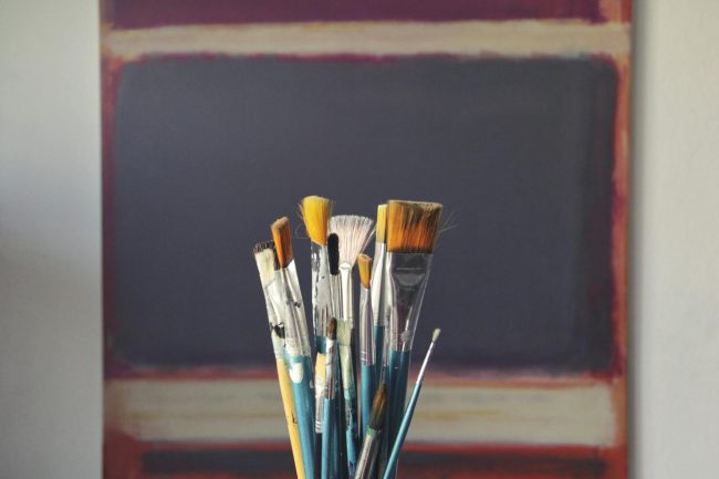 pexels-photo-262034 blue paint brush set