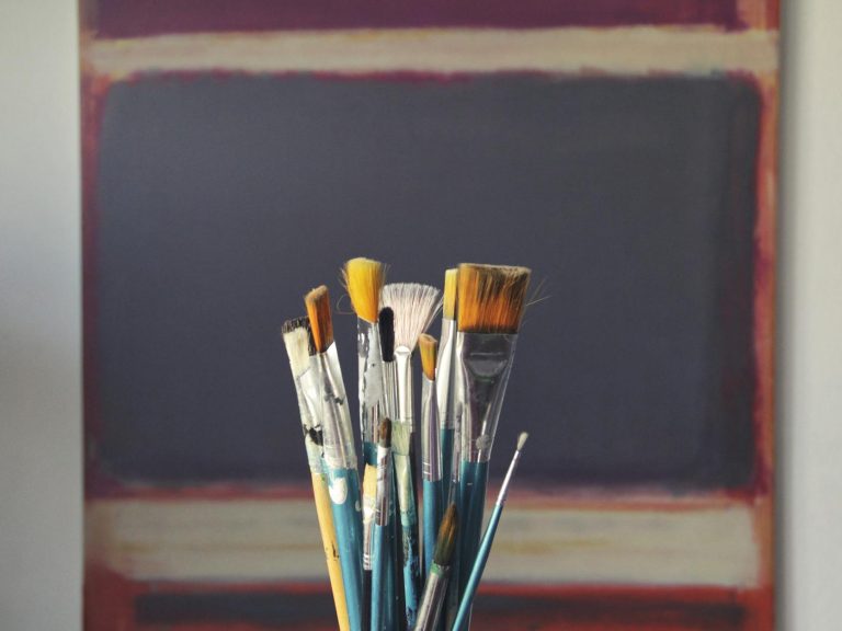 pexels-photo-262034 blue paint brush set