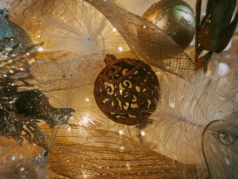 elegant christmas tree decorations with lights