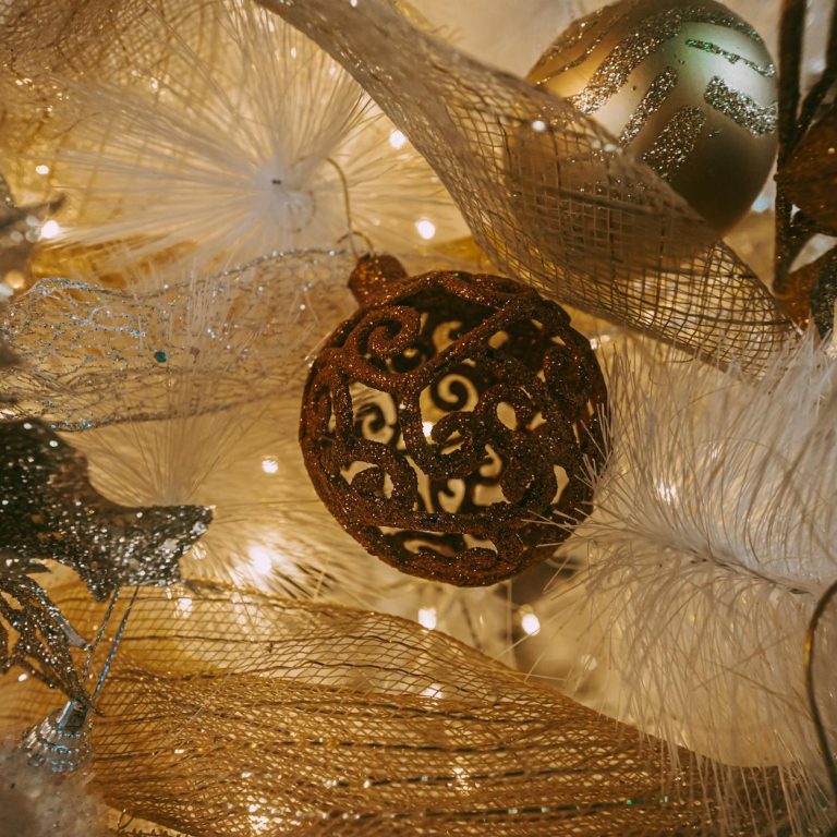 elegant christmas tree decorations with lights